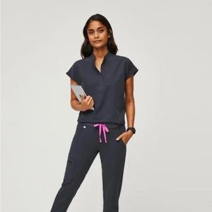 Women's Night Sky
Rafaela-Oversized
Scrub Top